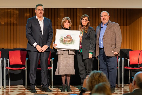 Carlota Solé recull el premi Amic dels AmicsUAB